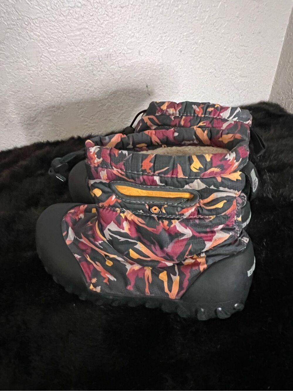 Bogs Girls BMOC Snow Winter Boots Insulated Size 2 Youth